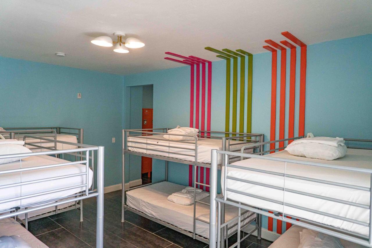 Beds N' Drinks Hostel Miami Beach Bagian luar foto