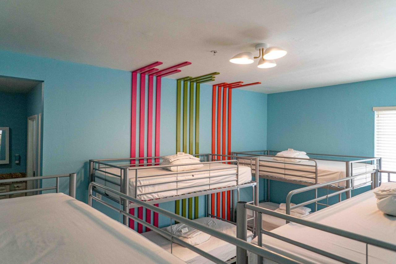 Beds N' Drinks Hostel Miami Beach Bagian luar foto