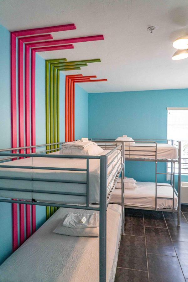 Beds N' Drinks Hostel Miami Beach Bagian luar foto