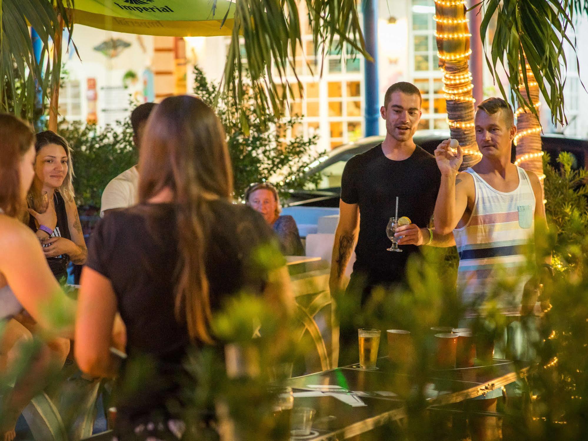 Beds N' Drinks Hostel Miami Beach Bagian luar foto